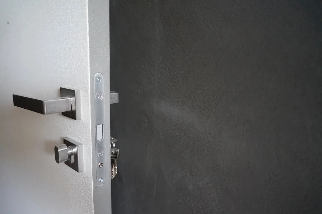 Двері прихованого монтажу Alumdoors Silver (з механічним замком) — фото 3